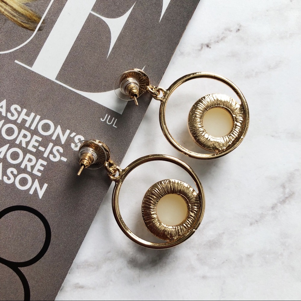 ☆ gold faux pearl hoop earrings ☆ - Picture 3 of 3